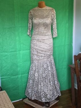 Teri Jon Rickie Freeman Lace Gown Size 10 Built‑In Corset, Formal Evening Dress